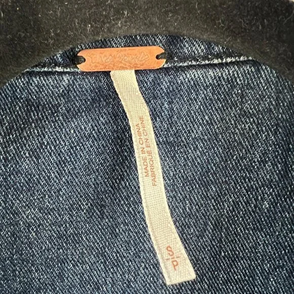 Free People Mixed Media Distressed Cropped Hooded Denim Knit Jean Jacket‎ Size S - Picture 5 of 12